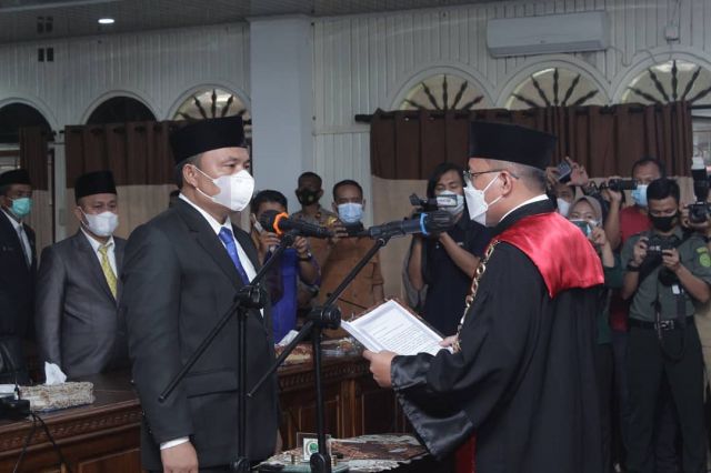 Budi Hoiru Resmi Menjabat  Wakil Ketua DPRD