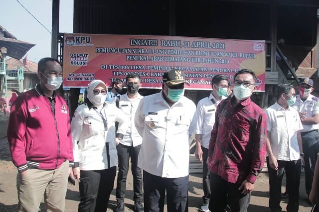 Pj Bupati PALI Tinjau Langsung Pelaksanaan PSU di 4 TPS