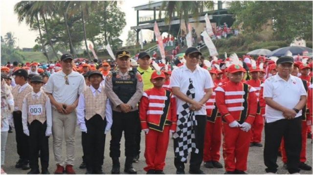 Buka Lomba Gerak Jalan, Bupati PALI Heri Amalindo: Kompak dan Rapi Kunci Kemenangan!