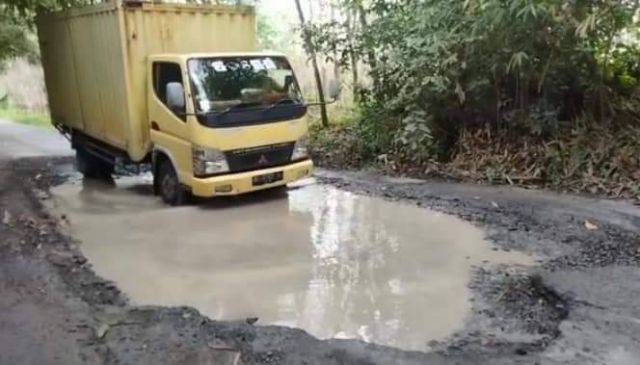 Respon Dinas PU TR PALI : Janji Segera Perbaiki Ruas Jalan Purun Tanah Abang yang Rusak!