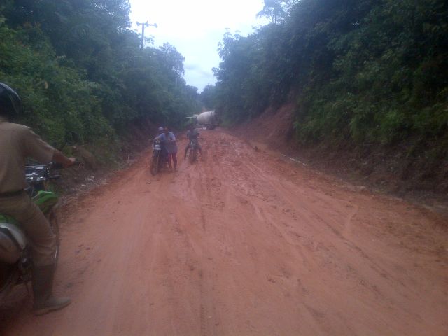 Sudah 1 Bulan Jalan ini Rusak Parah