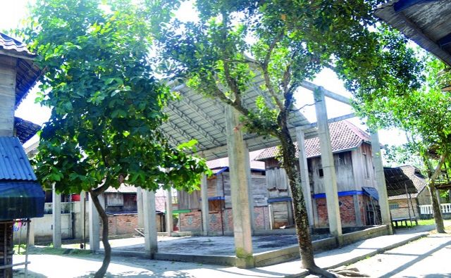 Terbengkalai, GOR Ancam Keselamatan Warga