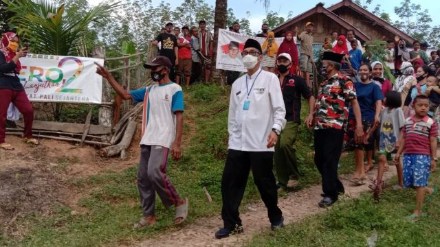 Dulu Terisolir, Sekarang Desa di PALI ini “Bedebis”. Warga : Terima Kasih Pak Heri!