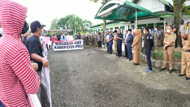 AMPMPP Berdemo, Desak Pemda PALI Rebut Aset dari Muara Enim