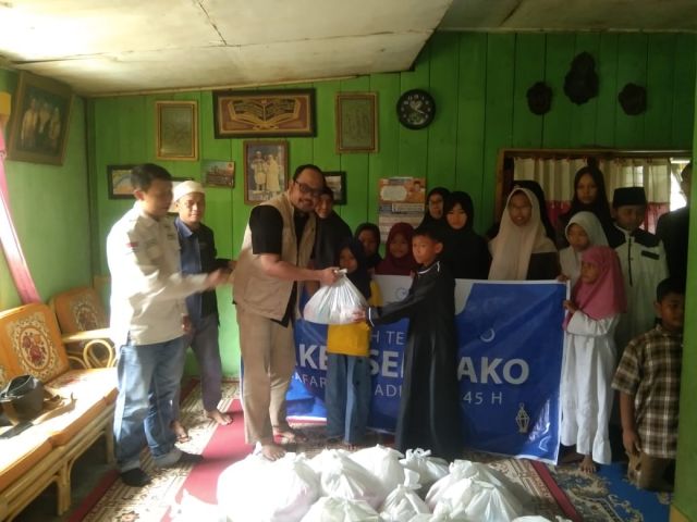 Gandeng PWI PALI, PT Medco Salurkan Bantuan pada Warga Sumberjo