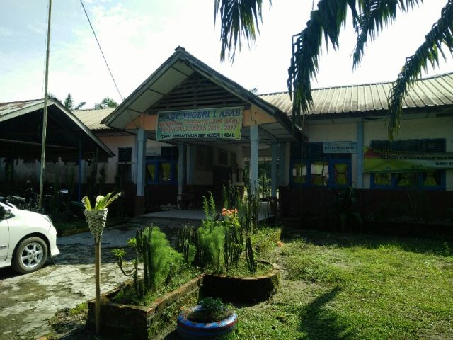 Khawatir Masih Tak Dapat Murid, Akhirnya SMPN I Abab Pindah Belajar 