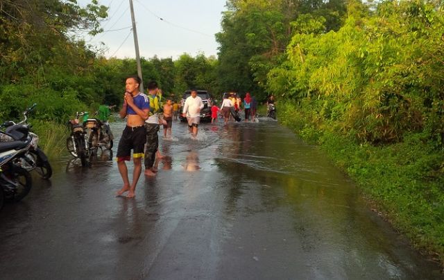 Banjir Jadi Tempat Wisata Dadakan