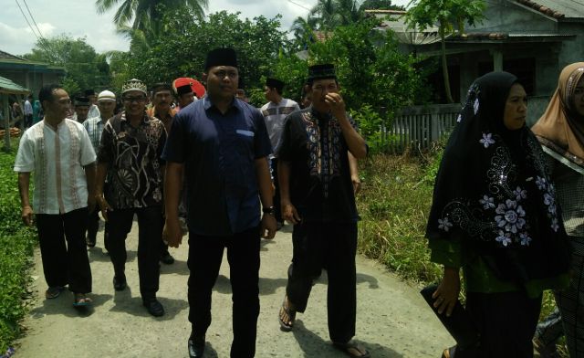 Dihantar Ratusan Orang, Camat Tanah Abang dimakamkan