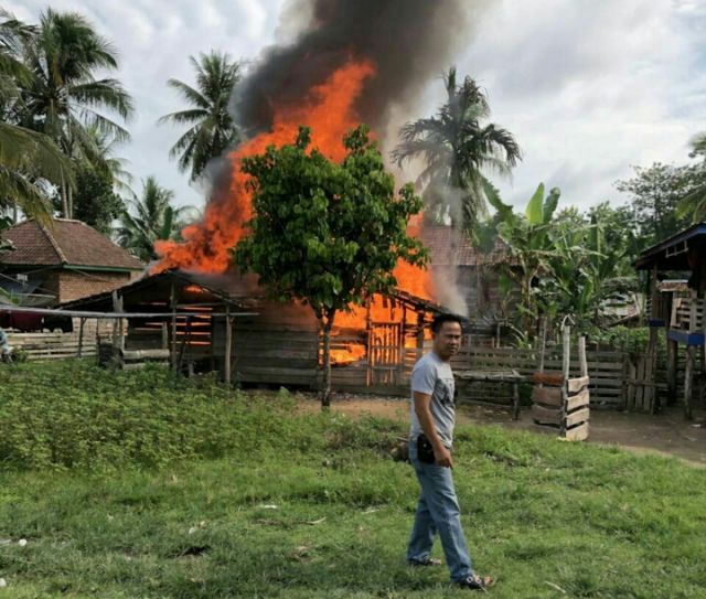 Sedang Mantang, Rumah Habis Terbakar