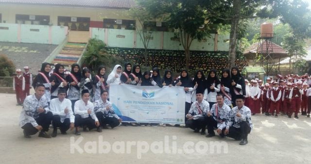 Peringati Hardiknas, SDIT Rabbani Muara Enim Gelar Upacara