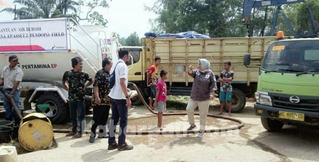 Kemarau, Pendopo Field Salurkan Bantuan Air Bersih
