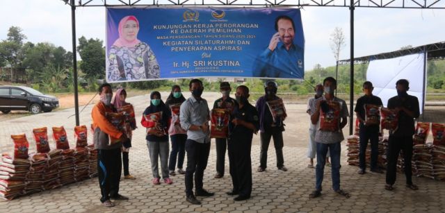 Anggota DPR RI Sambangi Warga Handayani