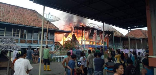 Diduga Korslet Listrik, Satu Rumah Hangus di Abab