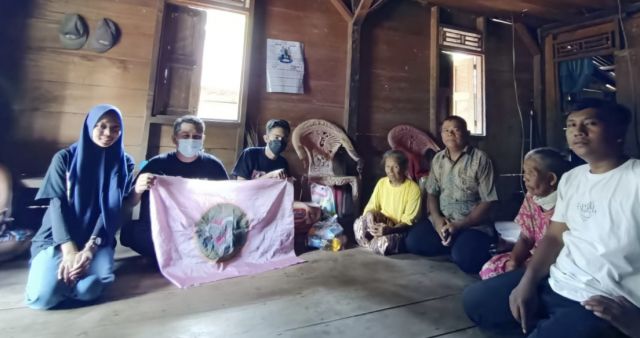 Terus Bergerak, GENCAR Santuni Nenek Siti