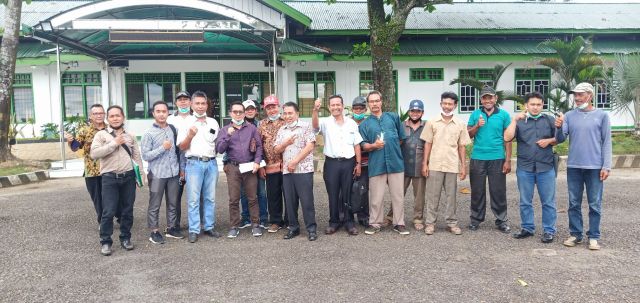 Perjuangkan Lahannya yang dikuasai PT.MHP, Warga Datangi Kantor Bupati