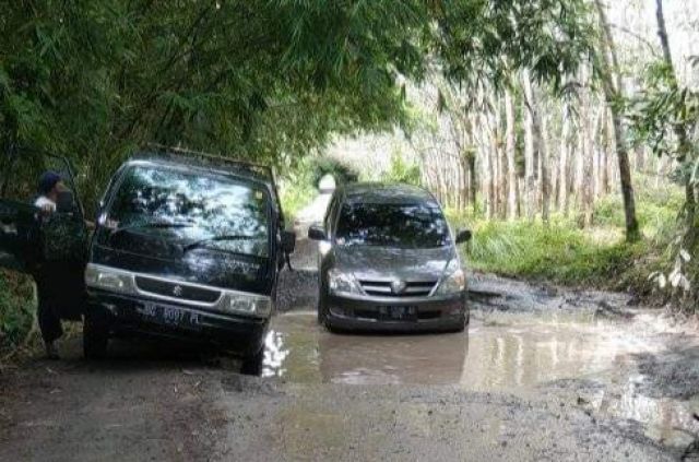 Jalan Purun - Tanah Abang Hampir Putus. Pemerintah Tak Peka Keluhan Rakyatnya?