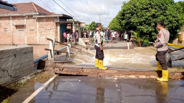 Jembatan di Payu Putat Longsor, Akses PALI - Prabumulih Terputus