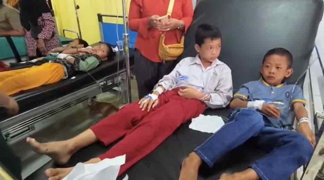 Puluhan Siswa SDN 28 Simpang Raja Diduga Keracunan Usai Santap Makan Siang Gratis