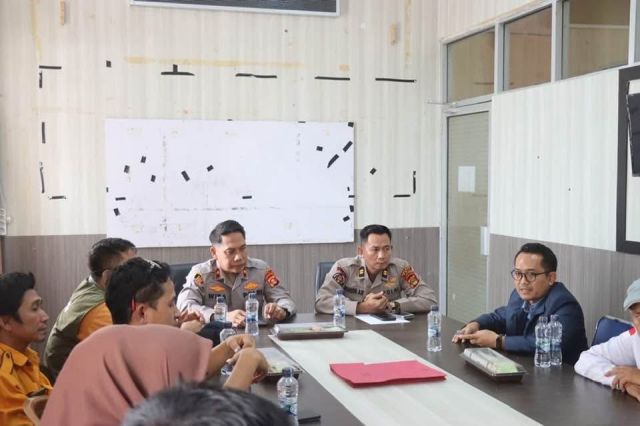 PWI PALI dan Puluhan Wartawan Geruduk Polres, Desak Kasus Pemukulan Jurnalis Diusut Tuntas