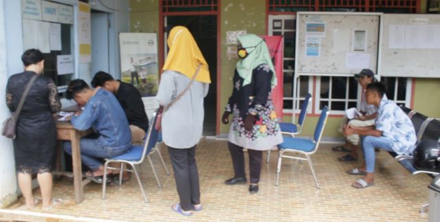 Dihantam Covid-19, Warga Ramai-ramai Daftar Kartu Prakerja
