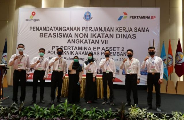 Kontribusi Mencerdaskan Bangsa, Adera Field Beri Beasiswa Putra Daerah