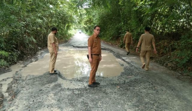 Sudah Tinjau Jalan Purun - Tanah Abang. Kadin PUTR PALI : Segera Kita Perbaiki!