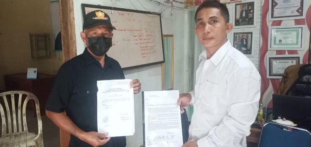 Surati Bupati, Warga Purun Timur Minta Kadesnya dipecat