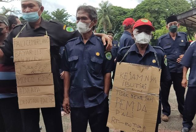 14 Bulan Gaji Tidak di Bayar, Puluhan RT RW Mengadu ke DPRD PALI