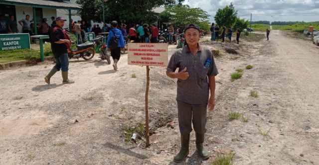 Warga Dua Desa Blokir 456 Hektar Lahan yang diduga diserobot PT. SBAL