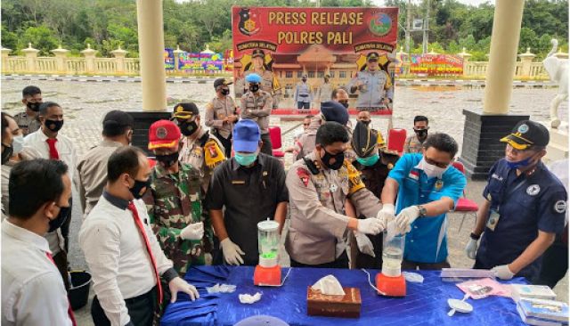 Barang Bukti Selama 2020 : Sabu dan Ekstasi Senilai Rp100 Juta diblender